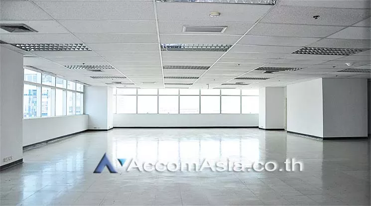  1  Office Space For Rent in Silom ,Bangkok BTS Surasak at Vorawat Building AA10944